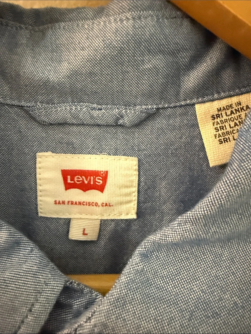 Levi's Men's Light Blue Oxford Button-Down Shirt